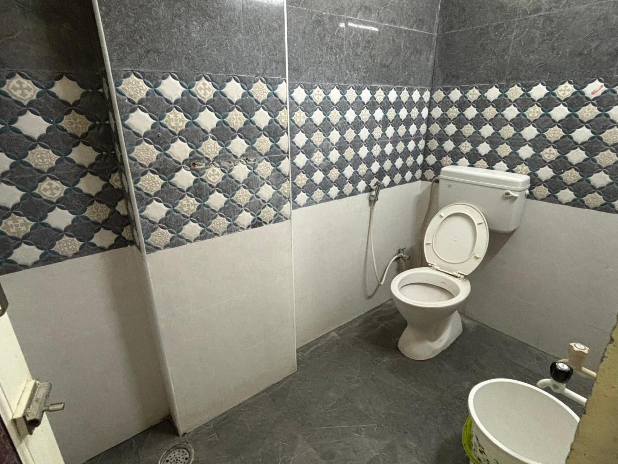 Srinivasa Hotel Tirupati Eksteriør billede